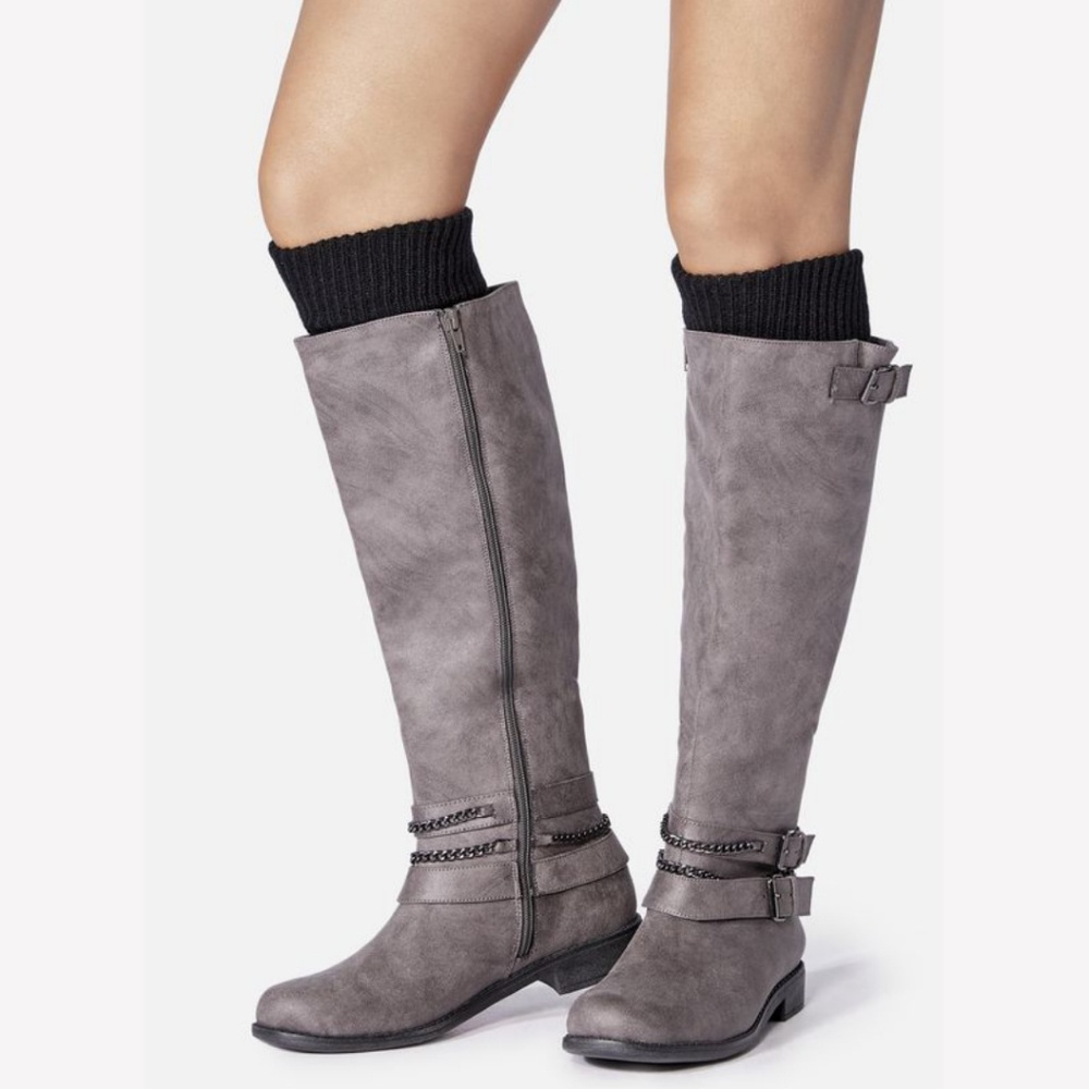 Chained Flat Boot